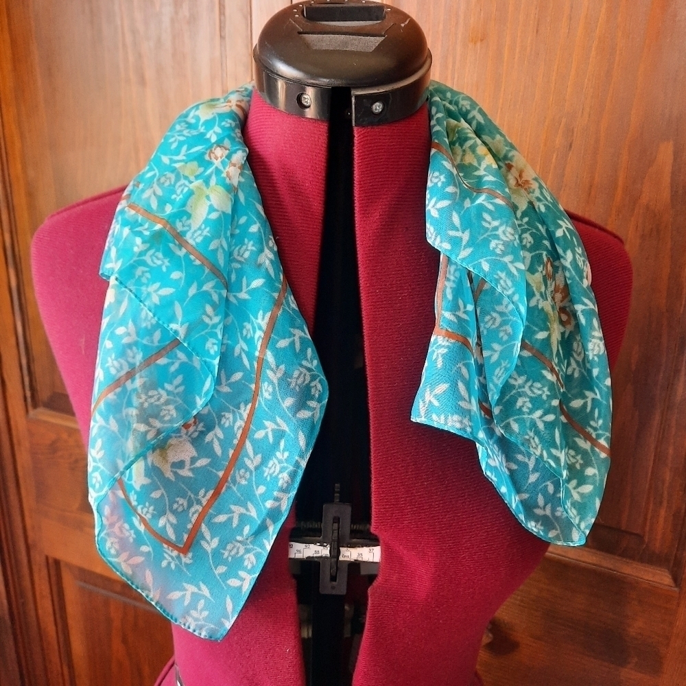 Vintage semi-sheer blue white floral print scarf - Picture 7 of 7